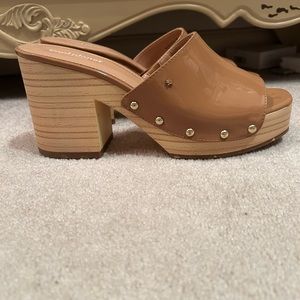 Cool planet by Steve Madden women’s Restor heeled sandal, caramel patent size 9